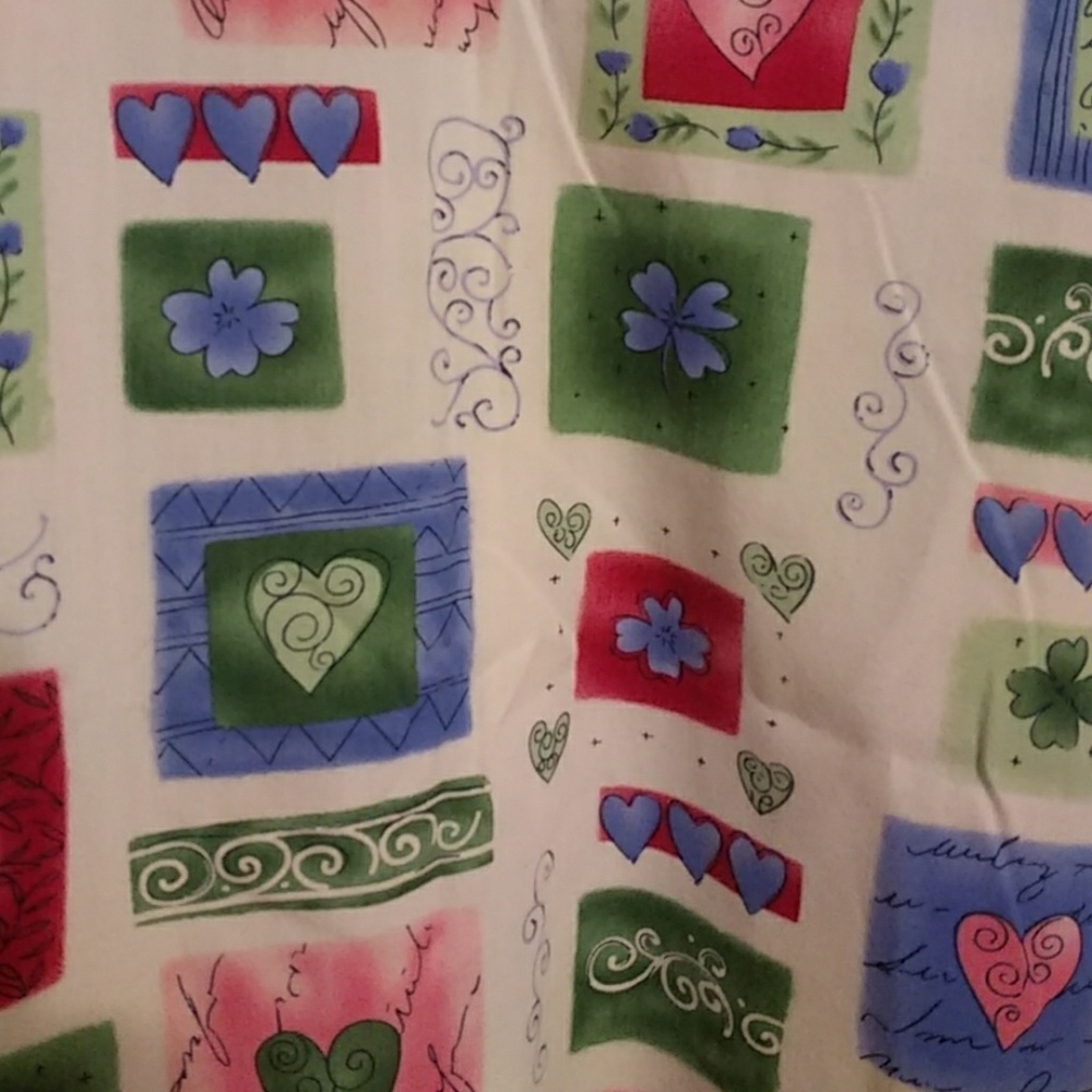 **NWOT** Scrub top Hq. Hearts, flowers - Picture 4 of 4